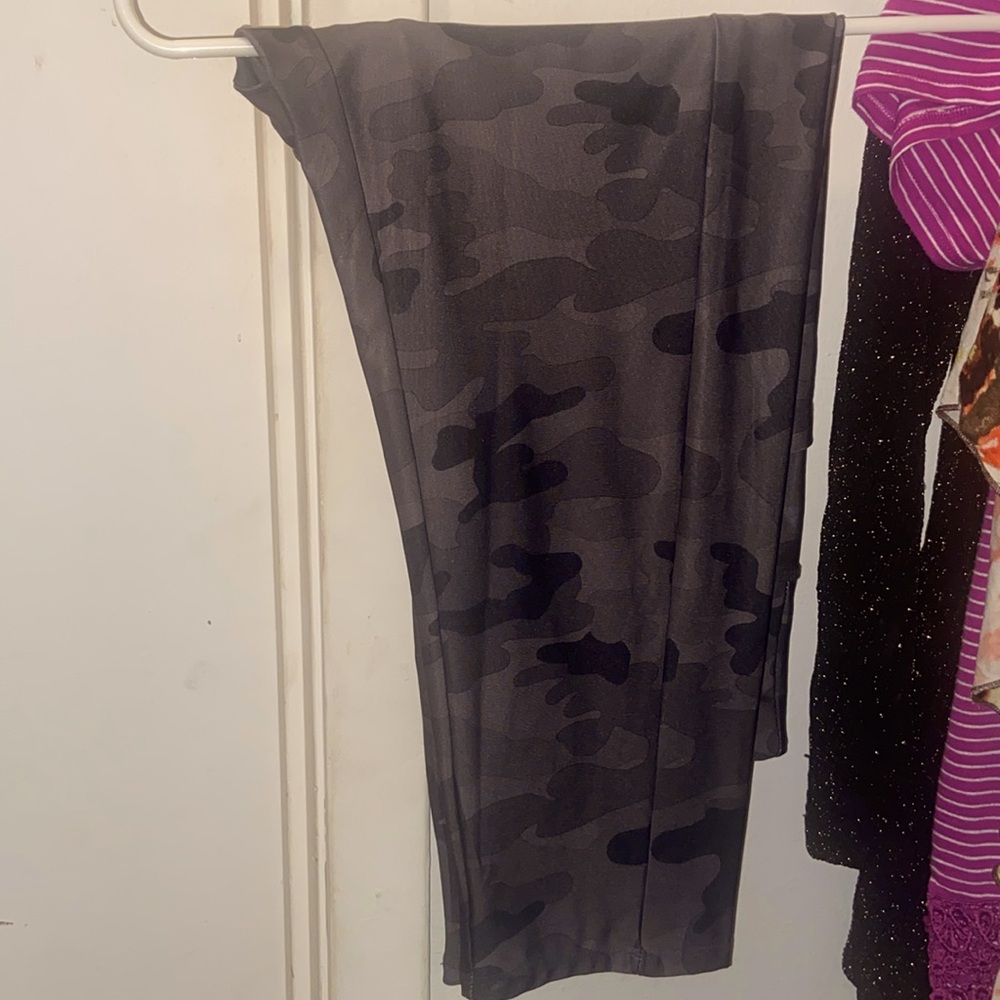 Workout Pants With Pocket (capri Length)